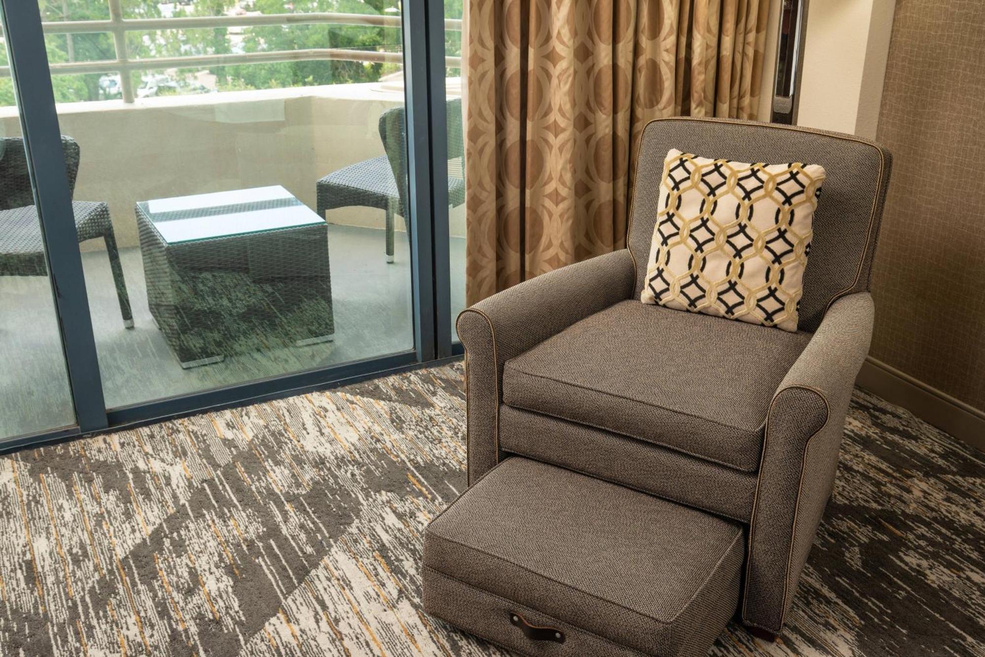Sheraton Tampa Brandon Hotel Экстерьер фото